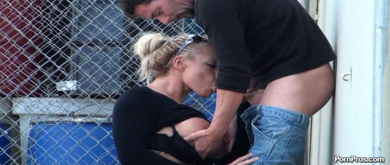 fucking-and-sucking-in-a-parking-lot-05