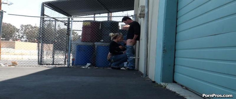 fucking-and-sucking-in-a-parking-lot-08