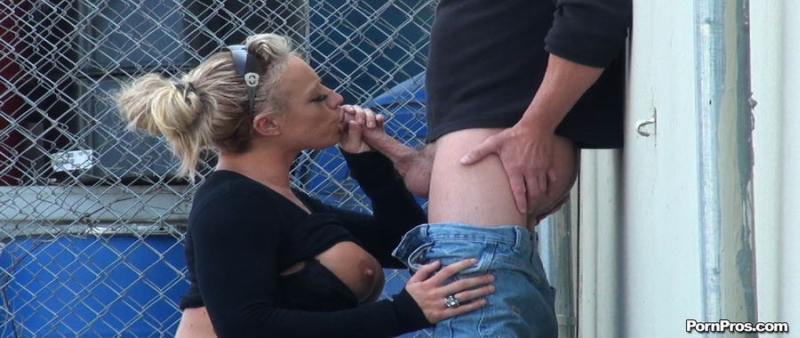 fucking-and-sucking-in-a-parking-lot-09