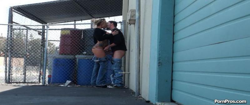 fucking-and-sucking-in-a-parking-lot-10