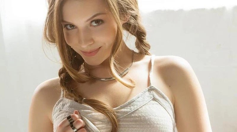 De mooiste vrouwen van de maand november 2015 2 mandy-korn-knappe-meid-in-panty's-op-bed