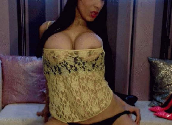 Dina, een mooie Spaanse vrouw wil webcamsex Dina is een geile Spaanse die zin heeft in webcamsex