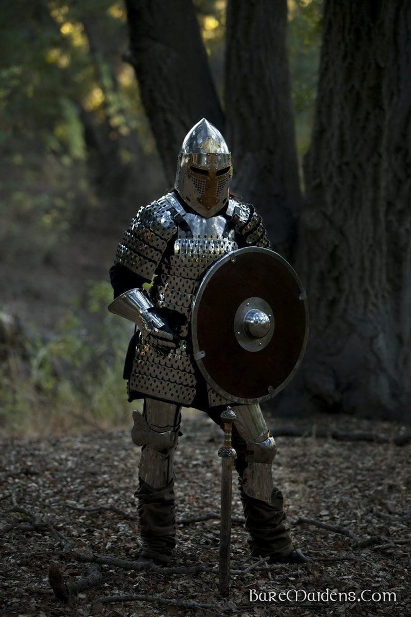 from-knight-to-a-beautiful-naked-woman-01