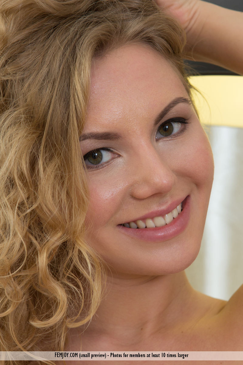 sofi-perky-tits-naked-on-bed-04