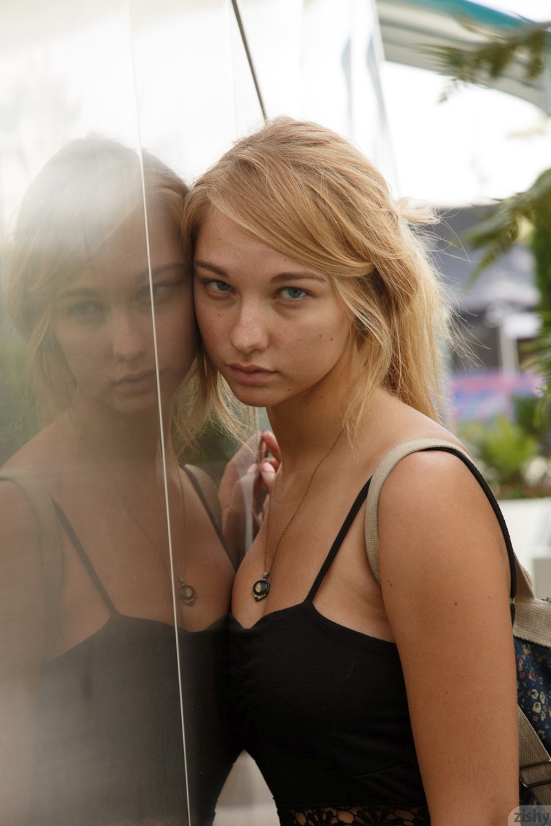 lily-ivy-flashing-in-public-zishy-14