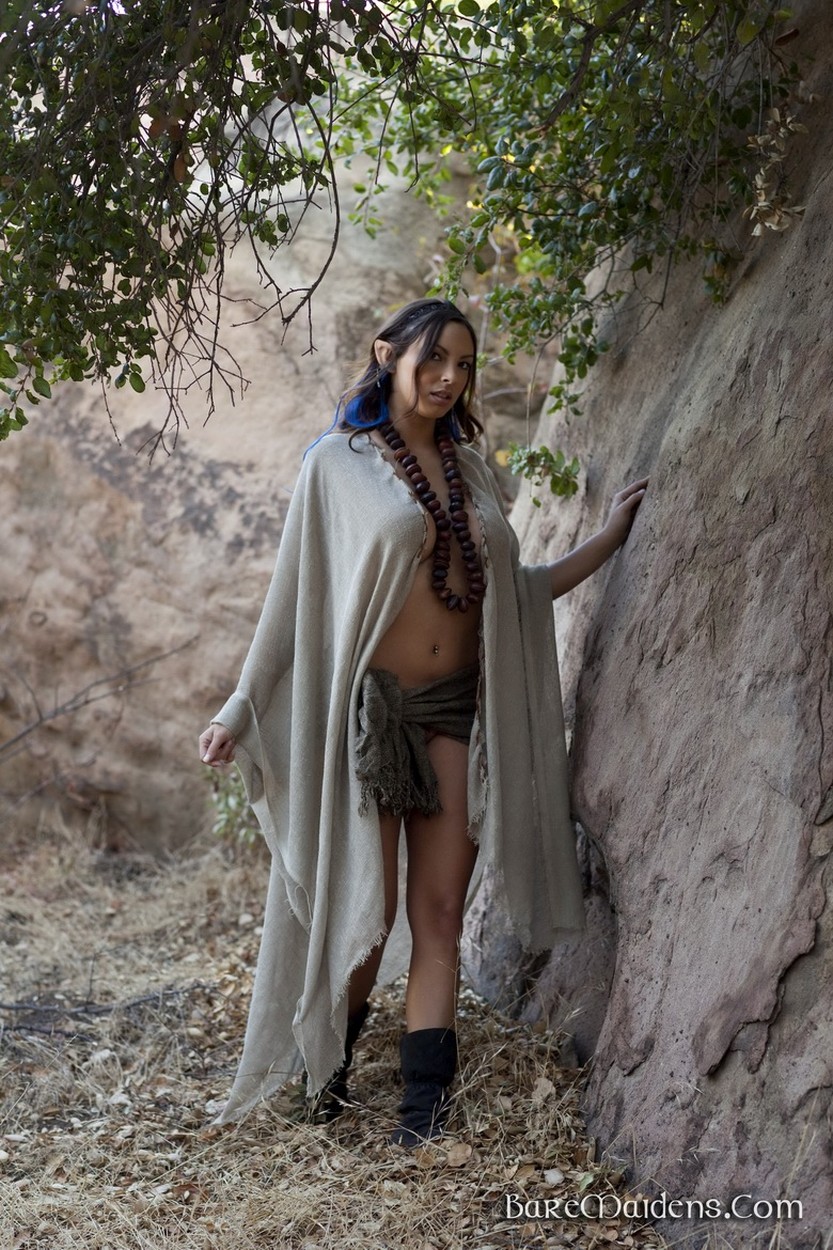 busty-roleplaying babe-nude-in-the-forrest--01