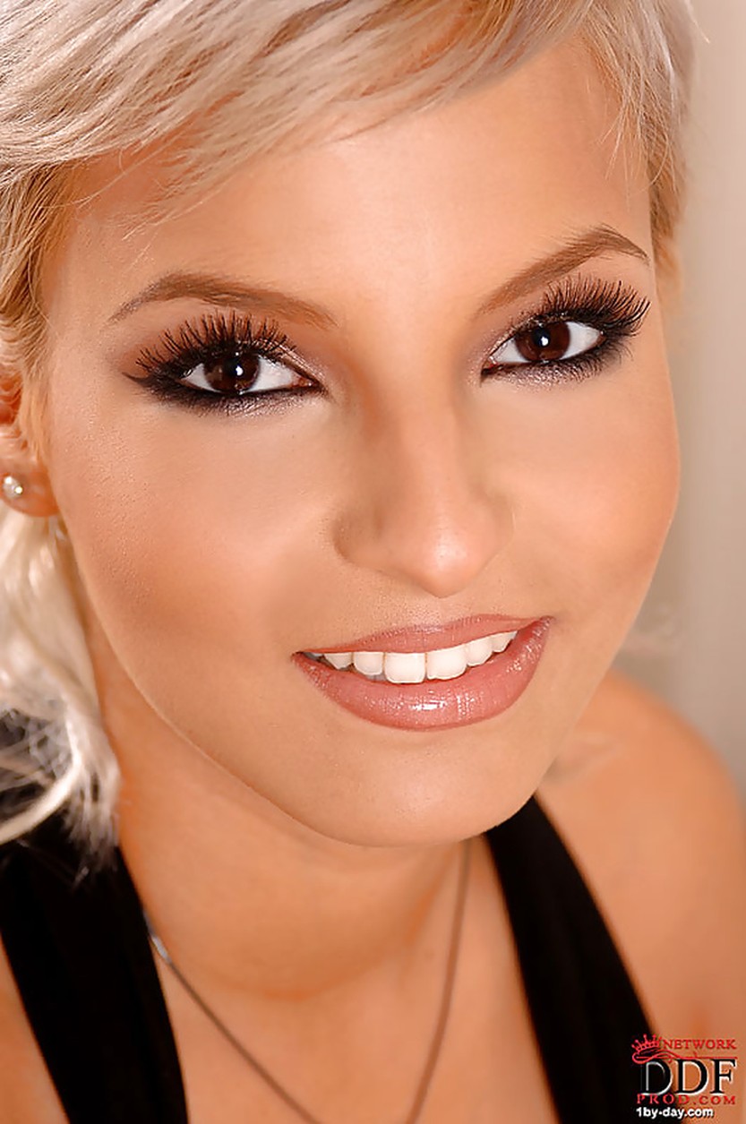 eve-hot-body-and-small-tits-01