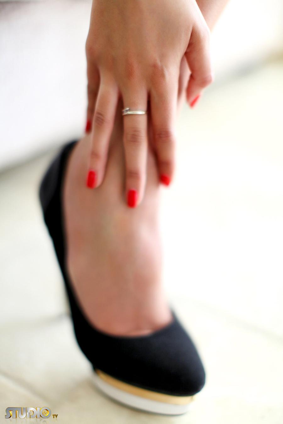 cara-steel-in-geile-paarse-lingerie--06