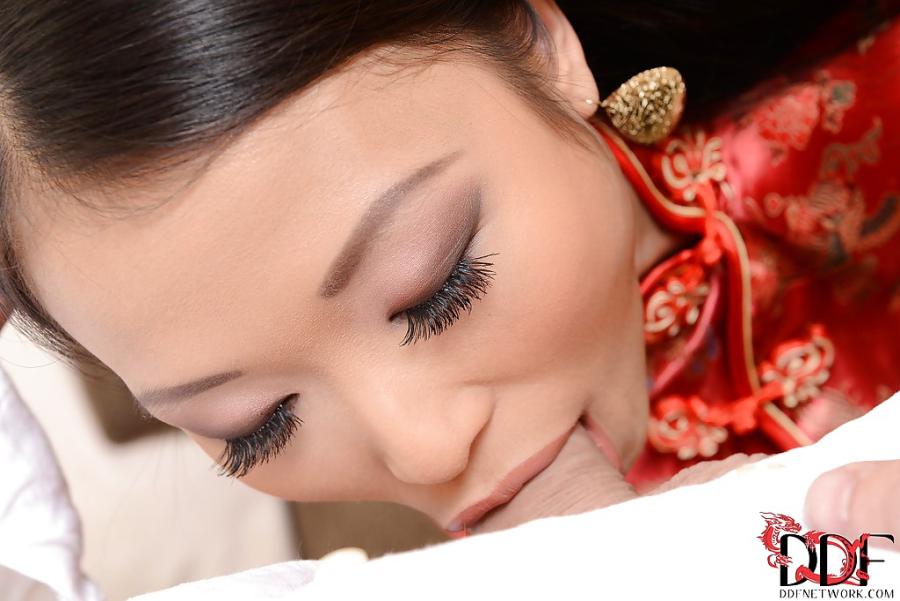 Sperma doneren, Chinese vrouw aan het pijpen