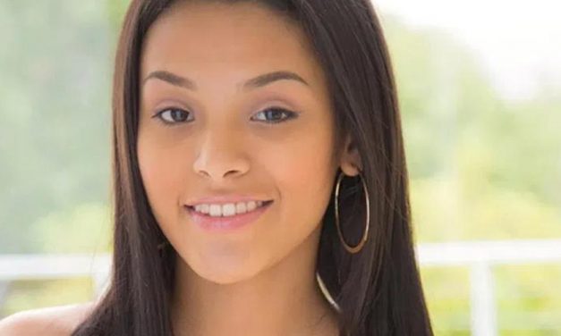 Jonge Latina, Josie Jagger, doet het met oudere man