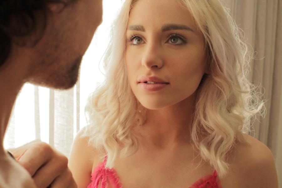 jong-stel-heeft-erotische-opwindende-sex-03