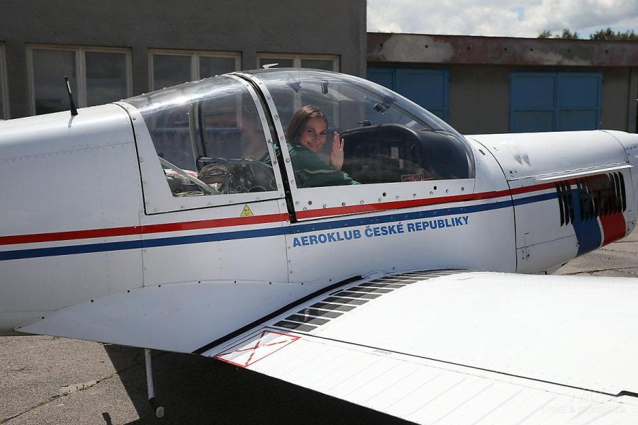 geile-babe-grote-tieten-dildo-vliegtuig-11