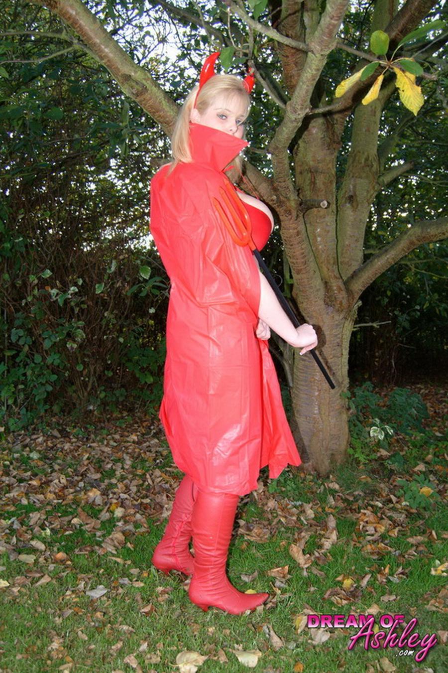 ashley-een-geile-duivelin-met-grote-borsten-04