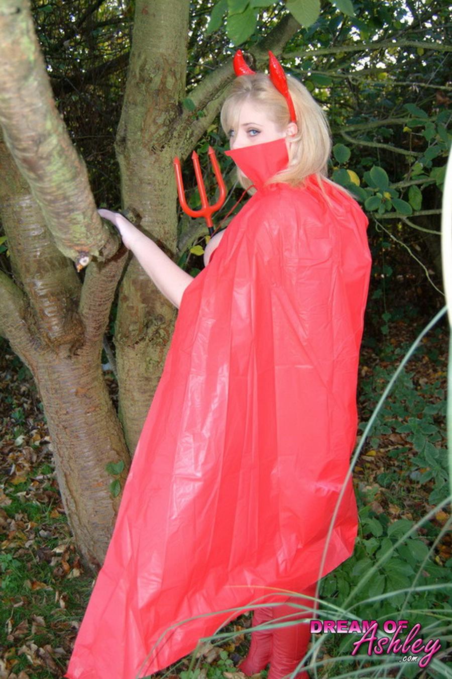 ashley-een-geile-duivelin-met-grote-borsten-06