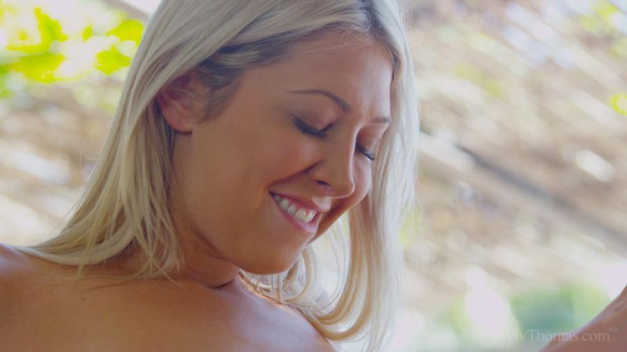 lexi-lowe-en-noe-milk-lesbische-sex-11