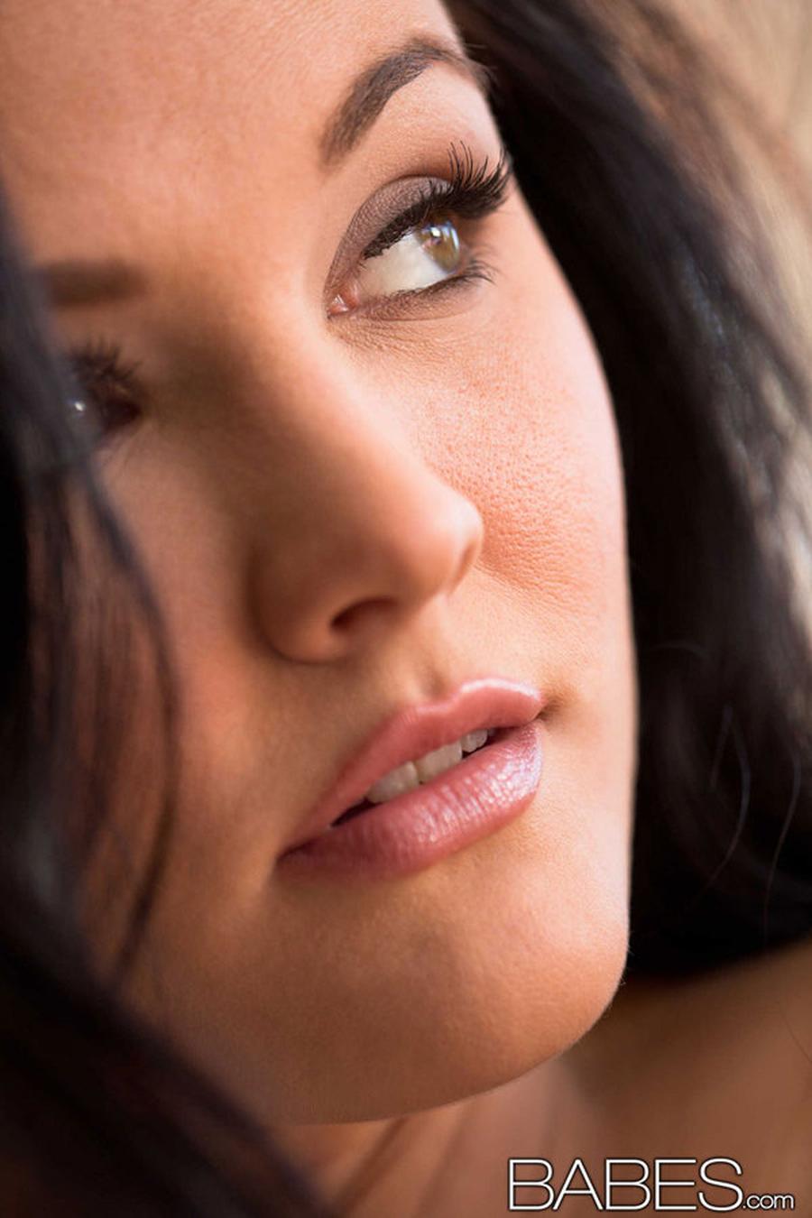 logan-drae-lekker-wijf-met-een-natte-snee-16