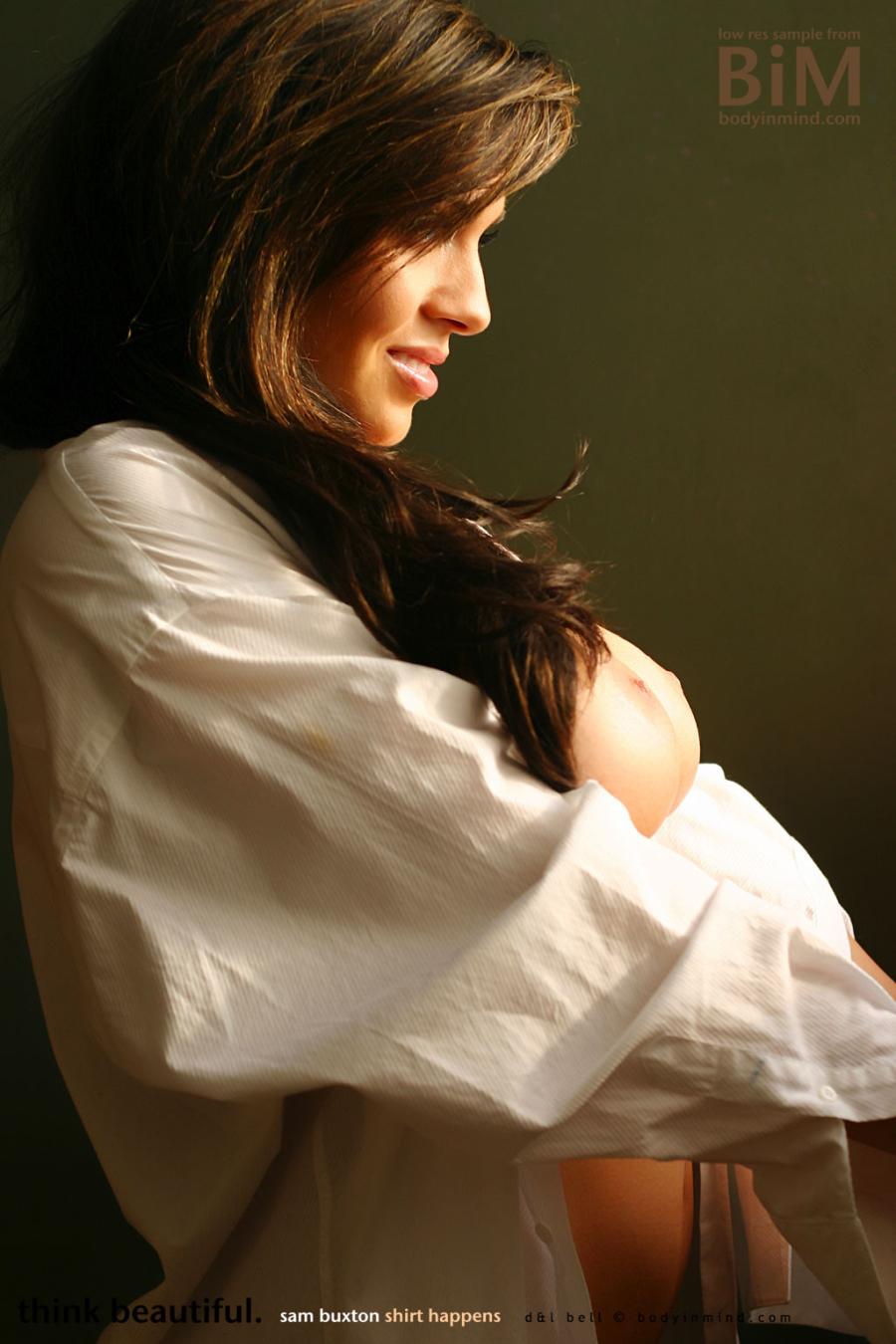 sam-buxton-knappe-brunette-met-mooie-grote-borsten-05