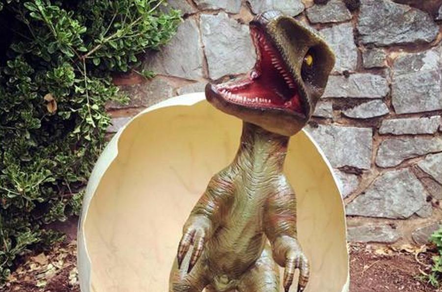 Vrouw heeft sex met een Tyrannosaurus Rex in familiepark 📷 1 Vrouw heeft sex met Tyrannoasaurus Rex