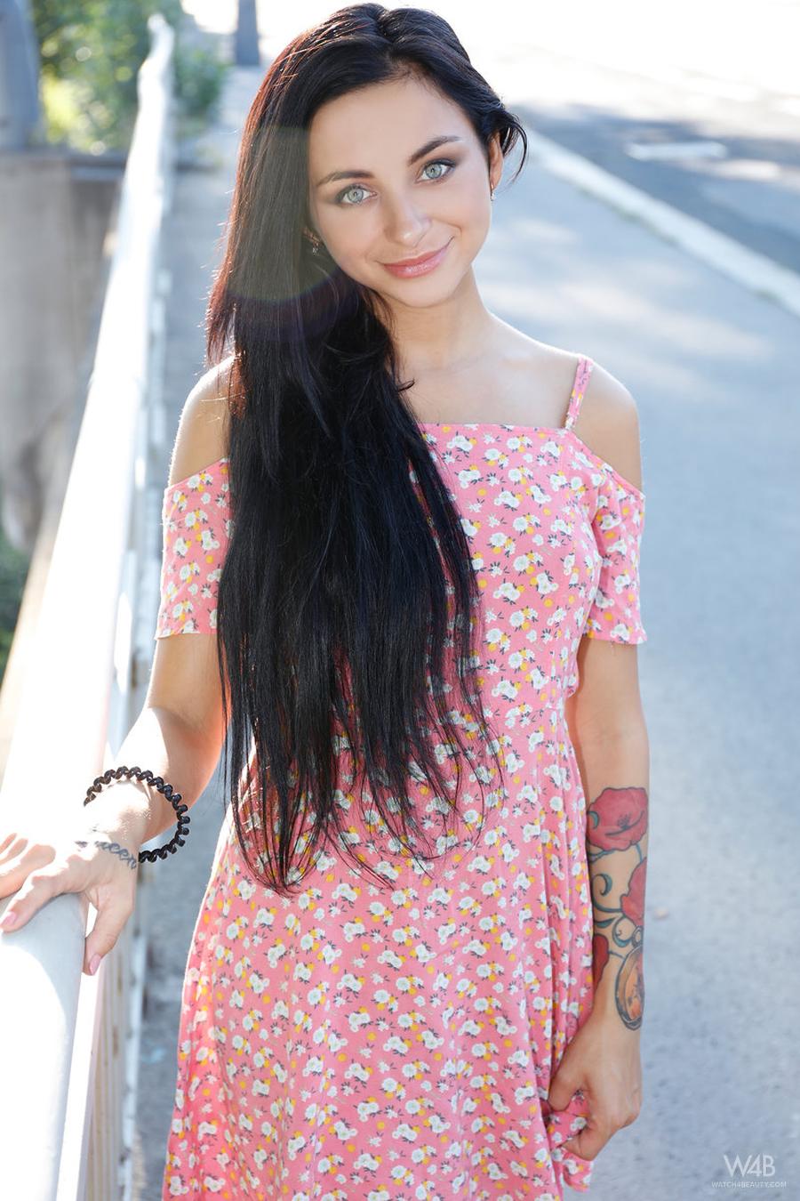 inga-gaat-naakt-in-het-openbaar-006