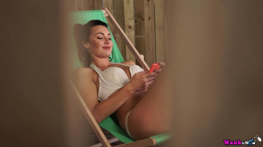 laura-girl-next-door-gaat-naakt-02