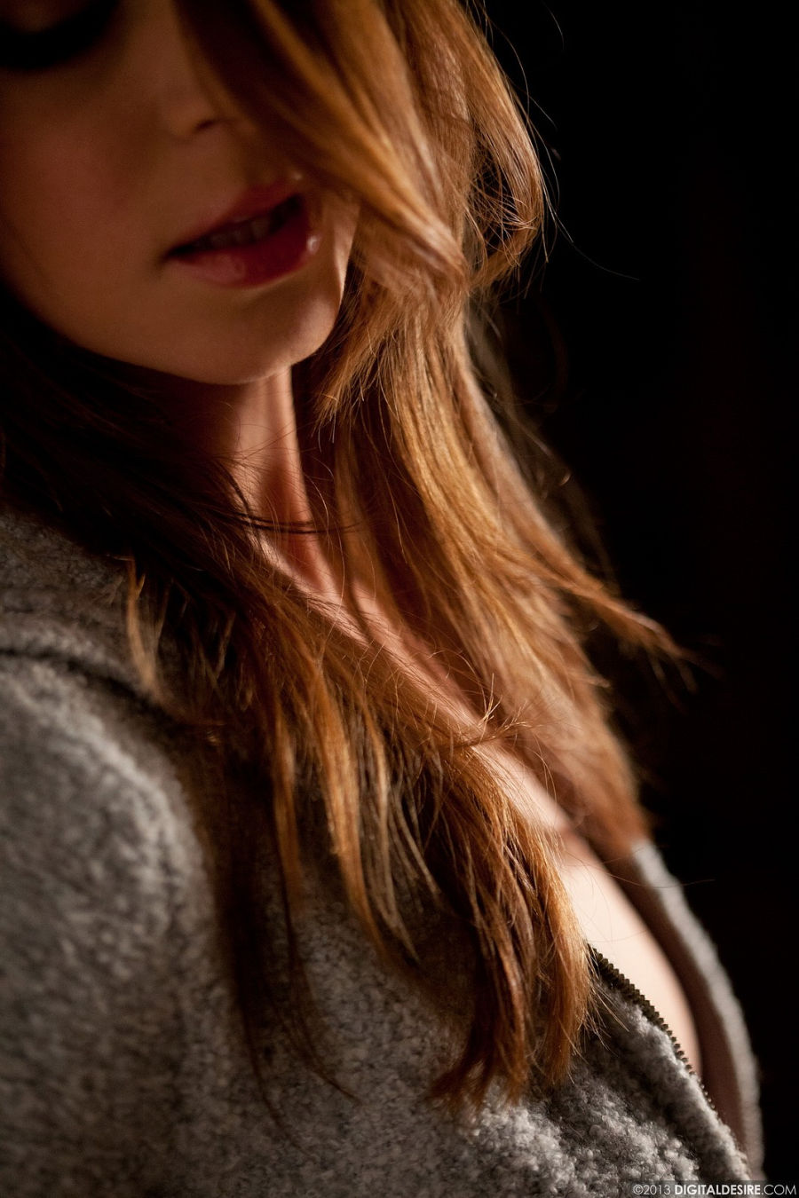 Amber Sym sensuele en erotische knappe brunette 04