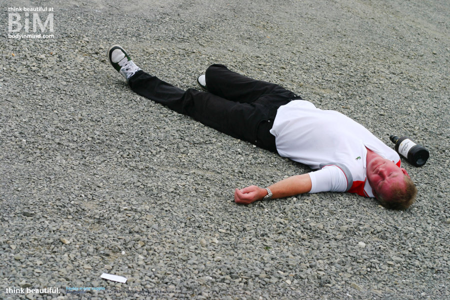 Topless op de ambulance