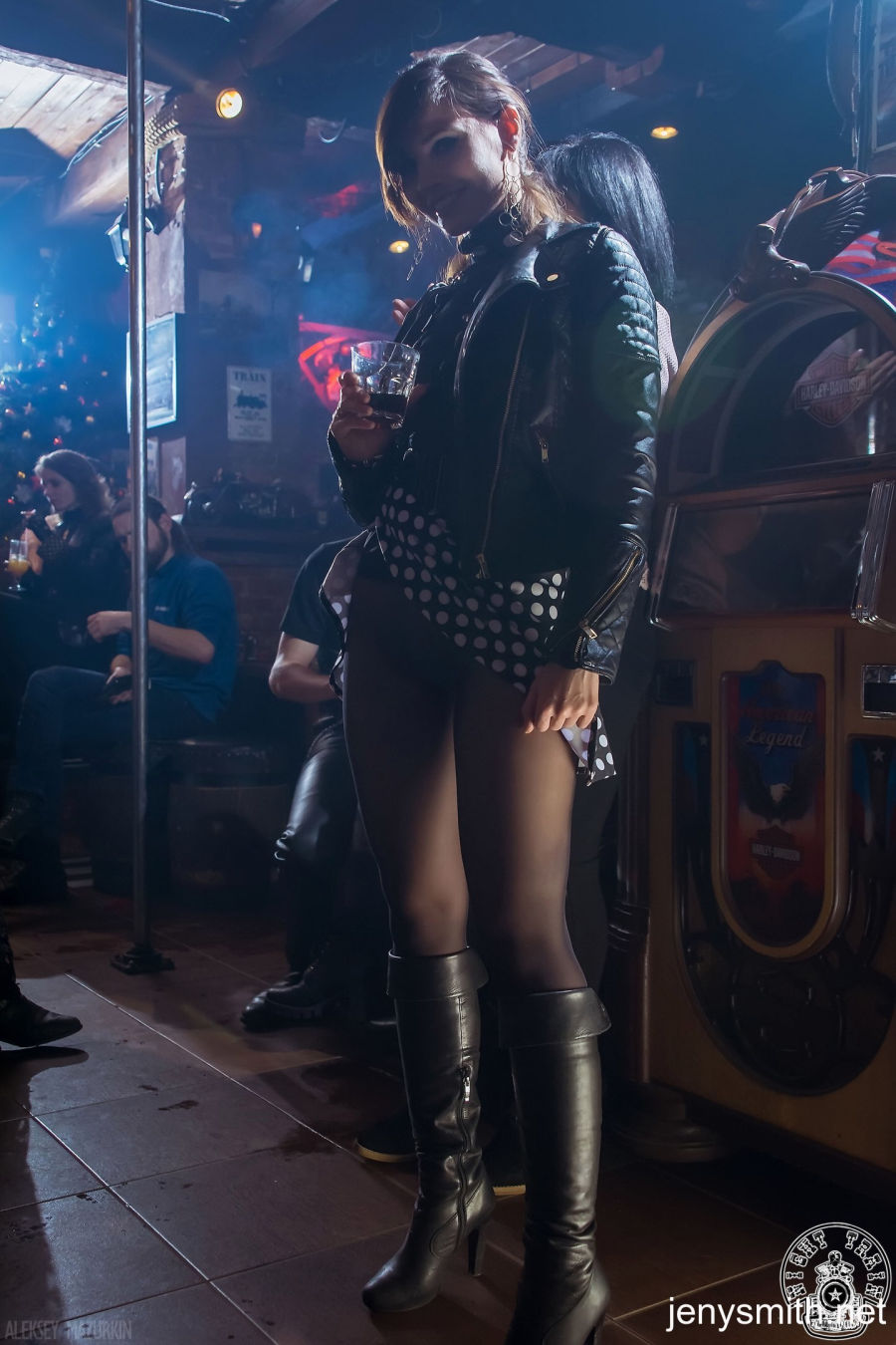 Jeny Smith flashen op een feestje 000001