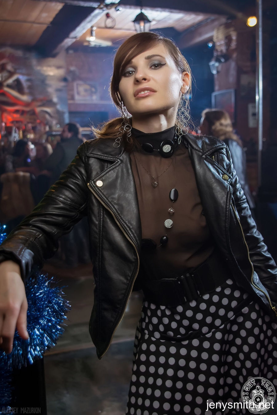 Jeny Smith flashen op een feestje 000002