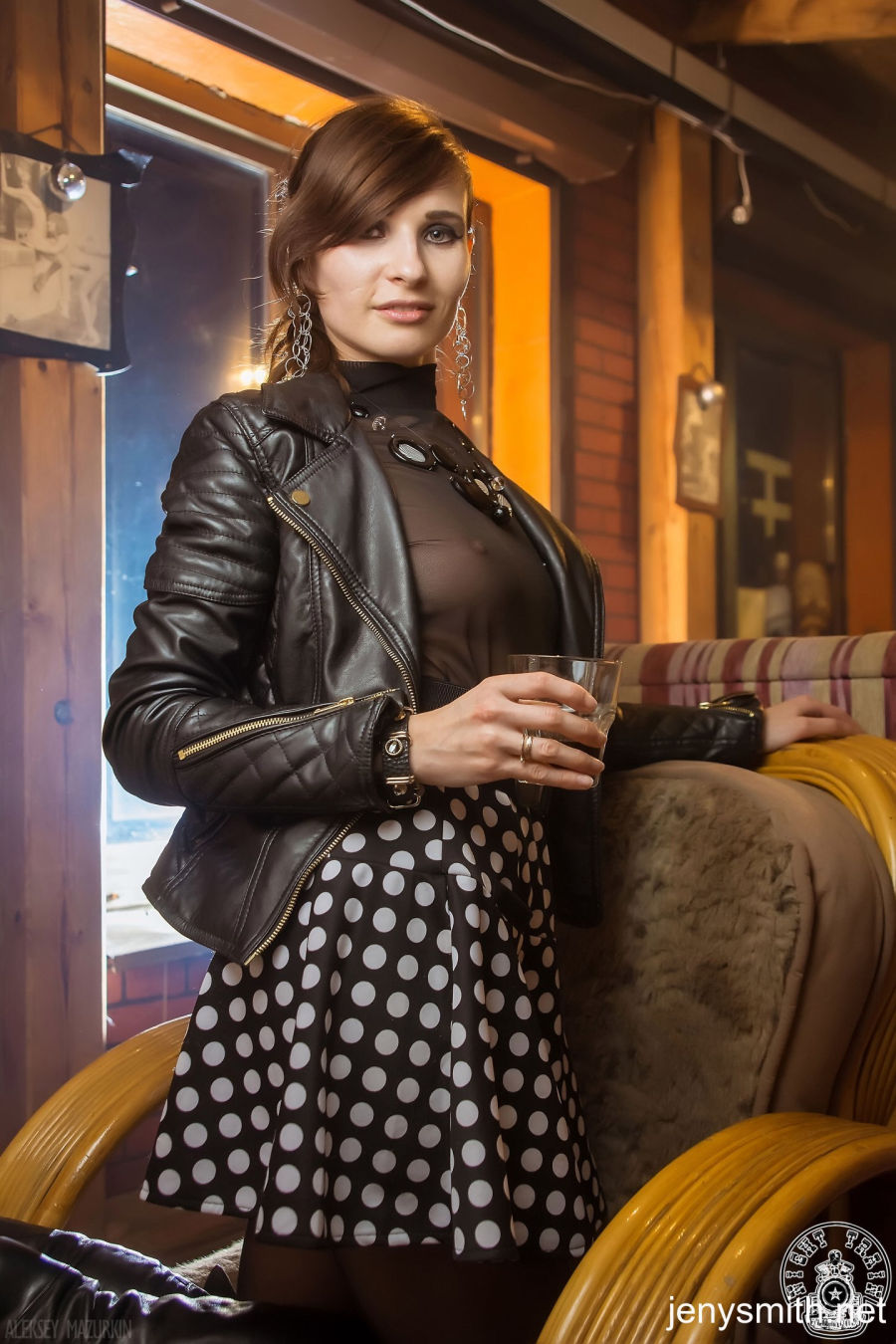 Jeny Smith flashen op een feestje 000005