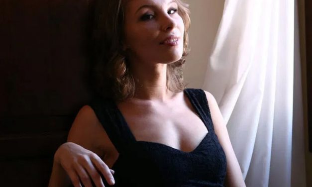 Erotische naaktfoto’s van een mooie blonde vrouw