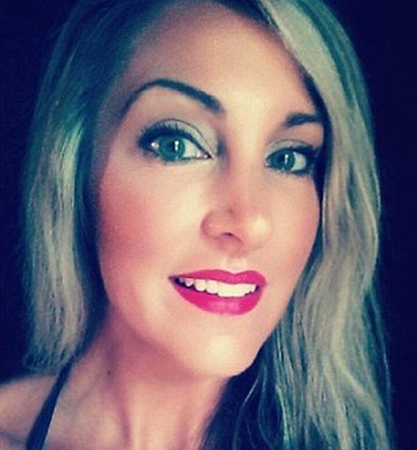 Knappe moeder had meerdere keren seks met een 14-jarige jongen, echtgenoot vergeeft haar 1 Moeder heeft seks met scholier