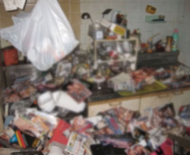 Japanse man van 50 jaar bezwijkt onder zijn pornoverzameling 1 Japanse man bezwijkt onder zijn pornoverzameling