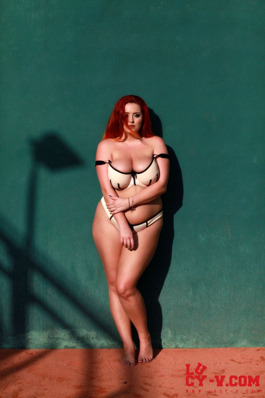 Lucy V gezet rood haar en grote tieten 03