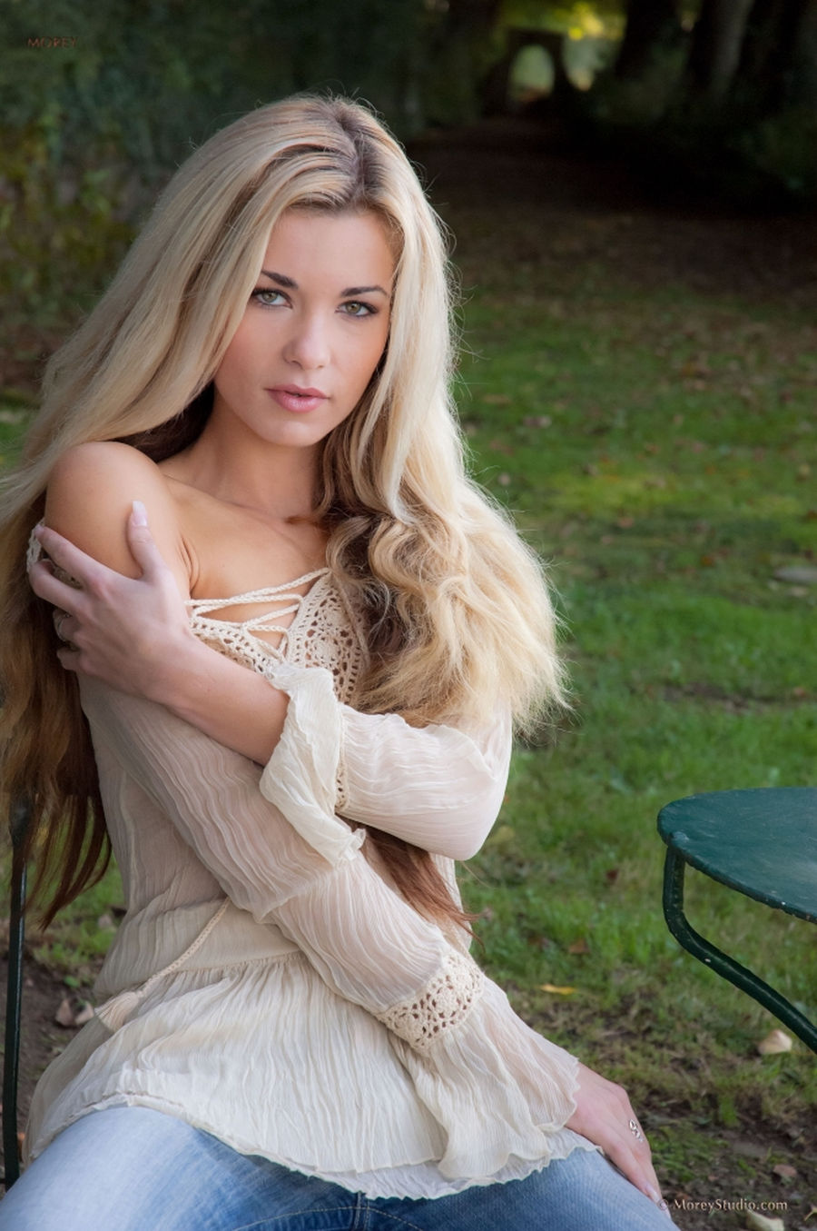 Mia, blond lang haar, knap en prachtige ogen 6 Mia knap blond mooie ogen en naakt 04