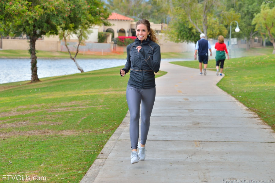 joggen in het park en dan naakt 01