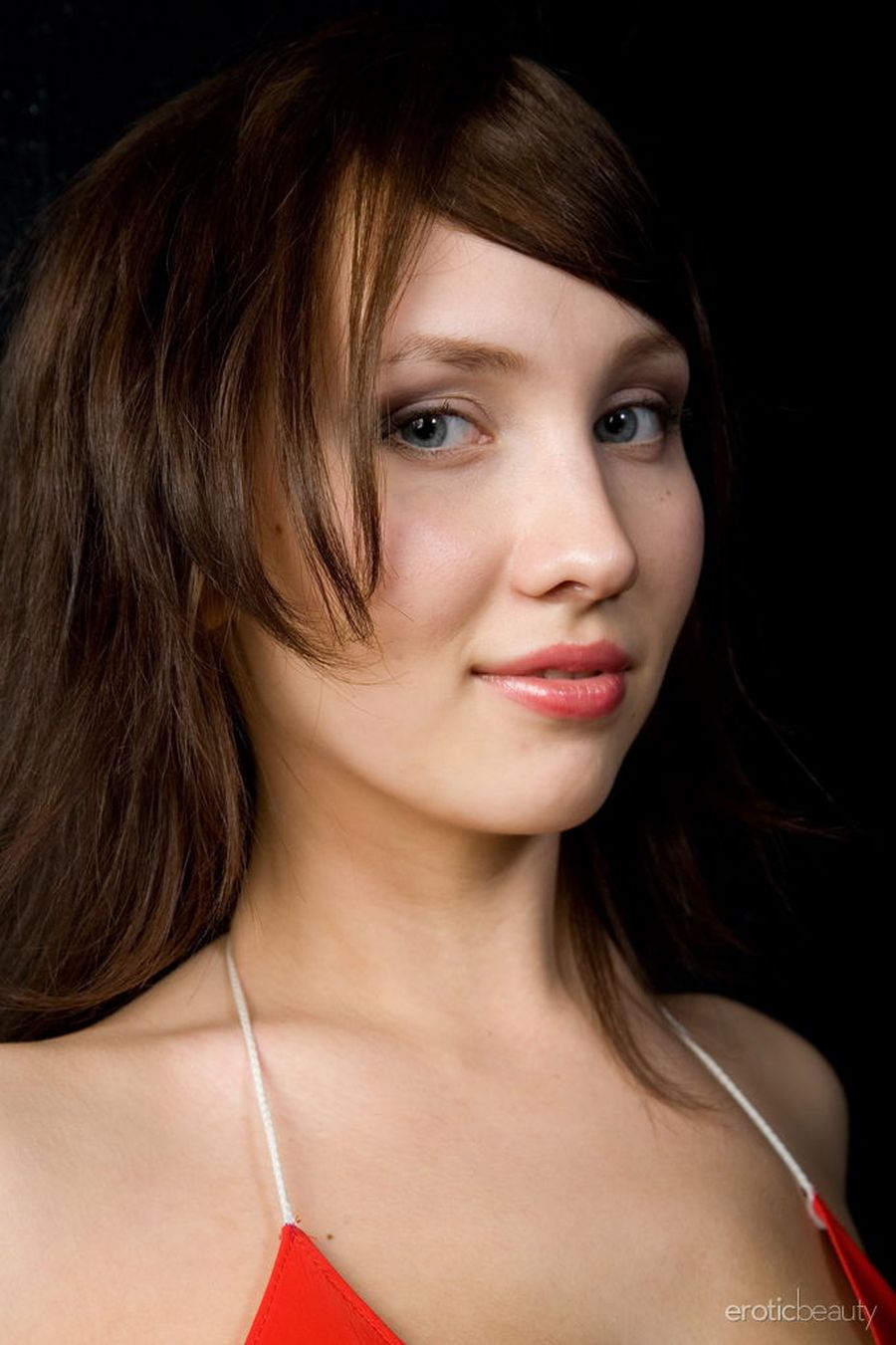 kate heeft een geil rood laksetje aan 03