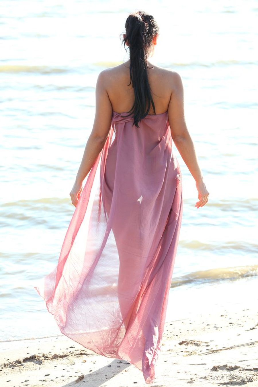 Knappe brunette houdt van naakt recreeren 03