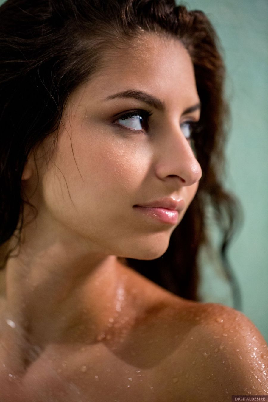 Nina North een natte babe onder de douche 0003