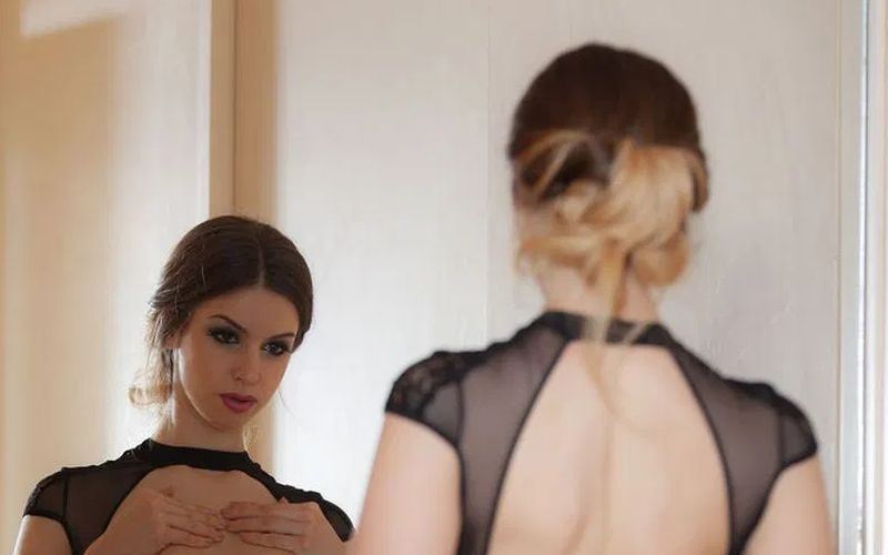 Naakte Vrouwen, masturberen voor de spiegel en meer