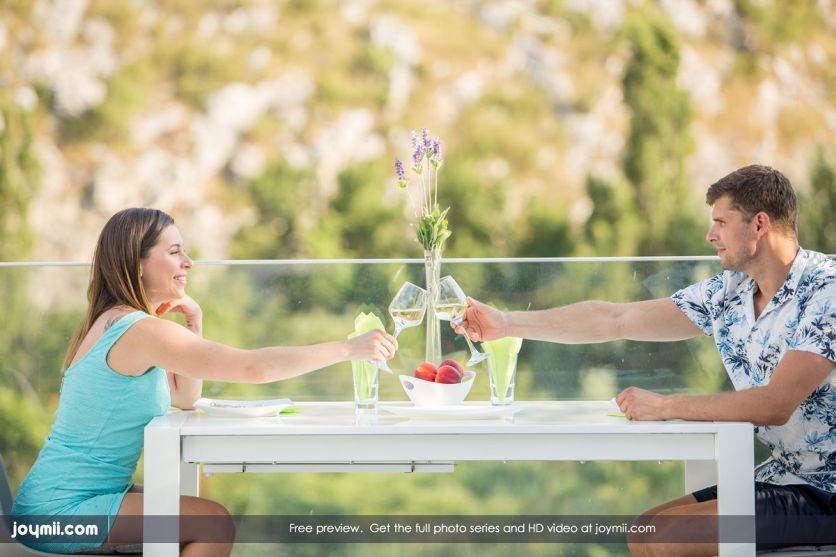 Ally B wordt in haar kontje geneukt