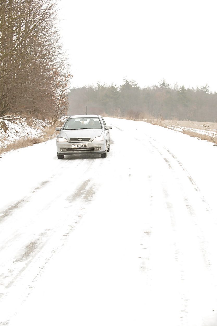 Jane Darling sexy kerstmilf buiten in de sneeuw 14