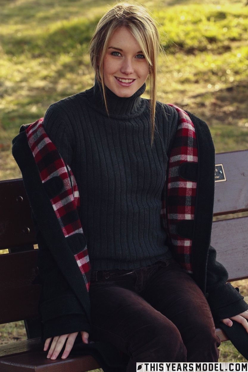 Jewel laat haar kutje en tieten zien 03