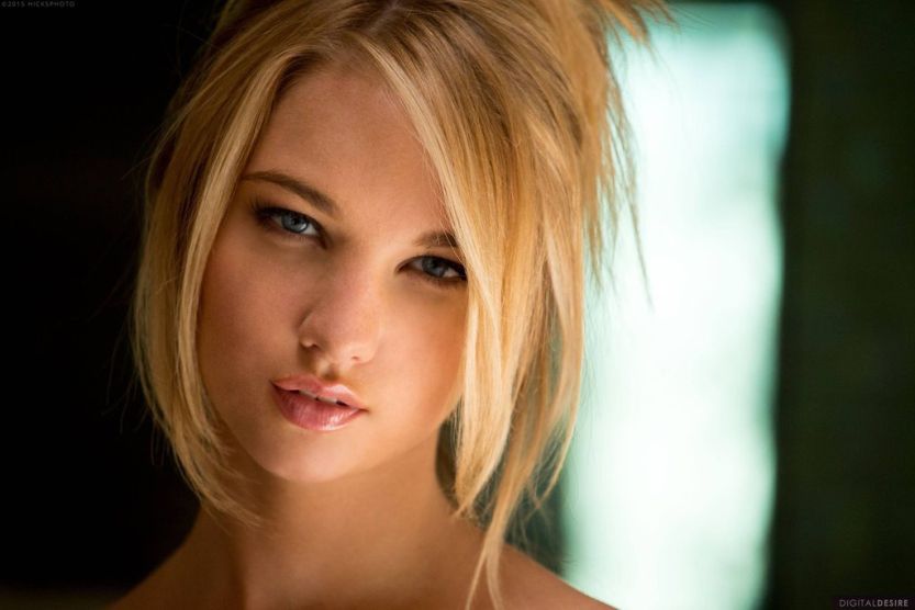 Lily Ivy sensuele schoonheid gaat naakt 02