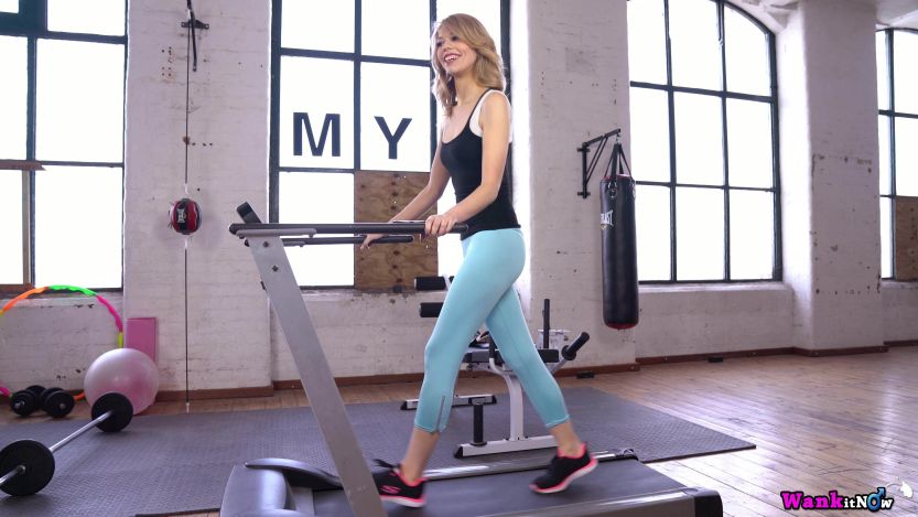 Eva doet een naakte workout