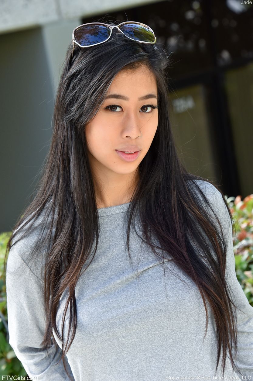 Aziatisch lekker ding gaat topless