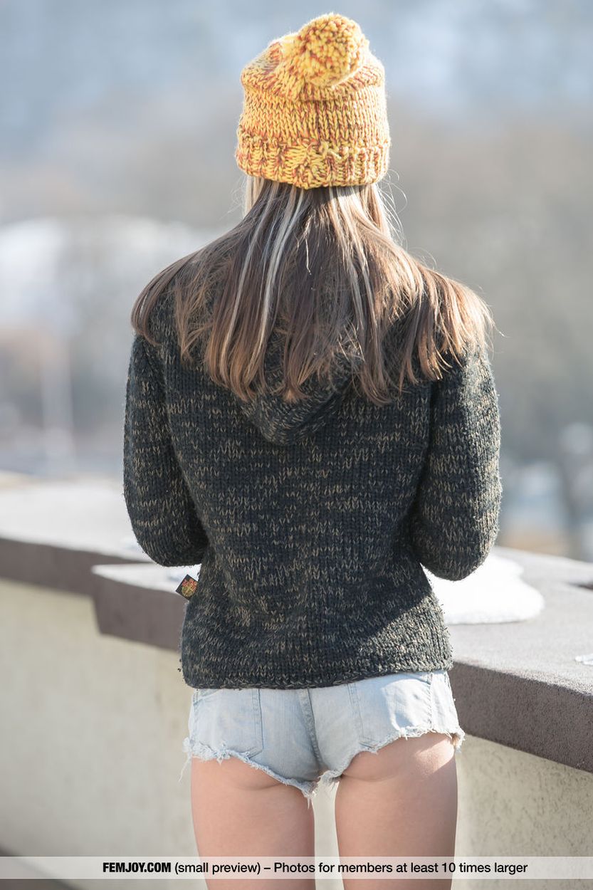 Gina G, lekker in een kort spijkerbroekje