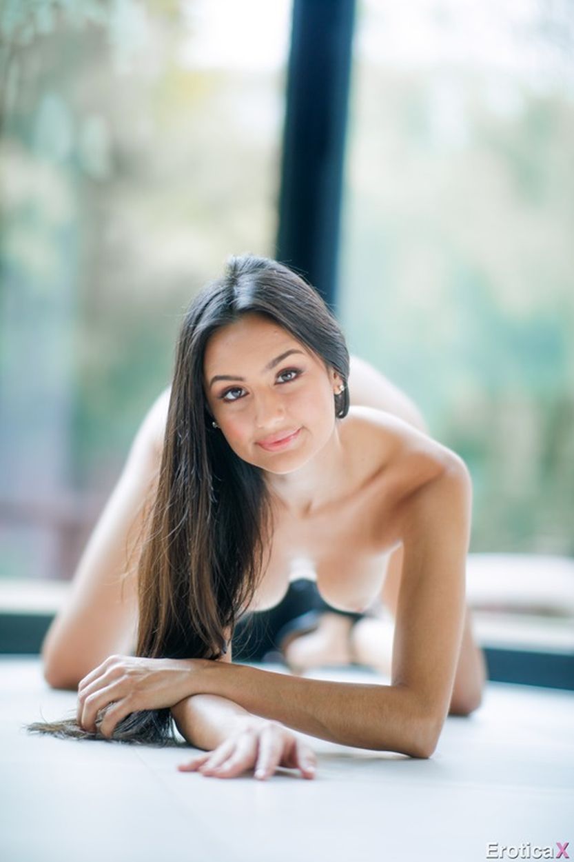 Eliza Ibarra sexy ondergoed mooi naakt lijf 17