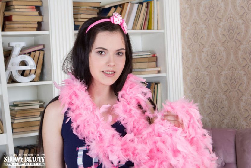 Lera, knappe stijlvolle tiener met grote borsten