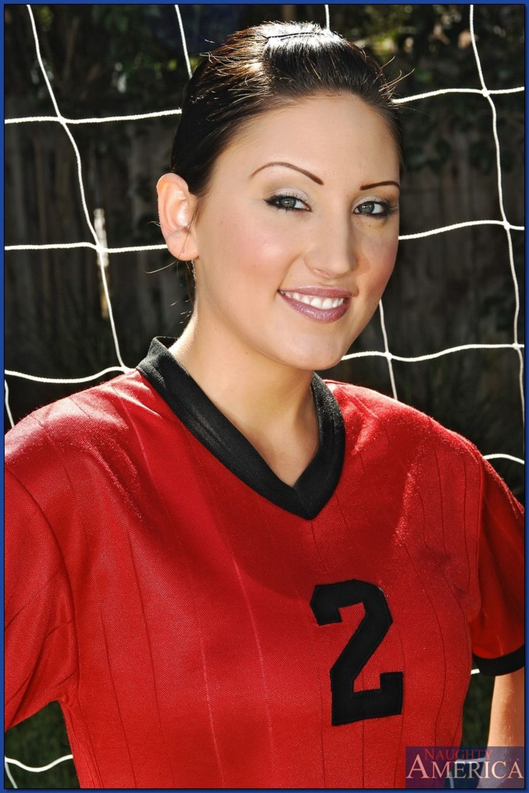 Drie voetbal babes gaan naakt op het voetbalveld