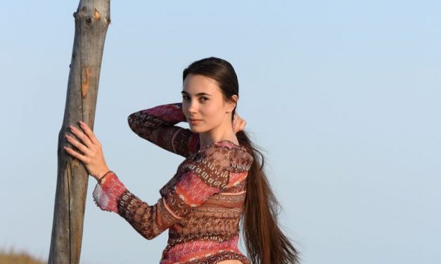 Naakte Vrouwen, van paaldansen op het strand tot een grote spiegel